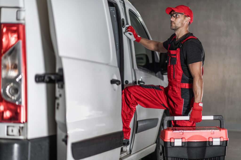 Plombier Vandetherm arrivant pour une intervention d’urgence